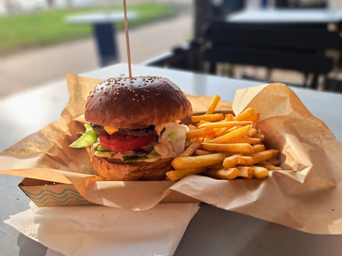Harcsaburger hasábburgonyával
